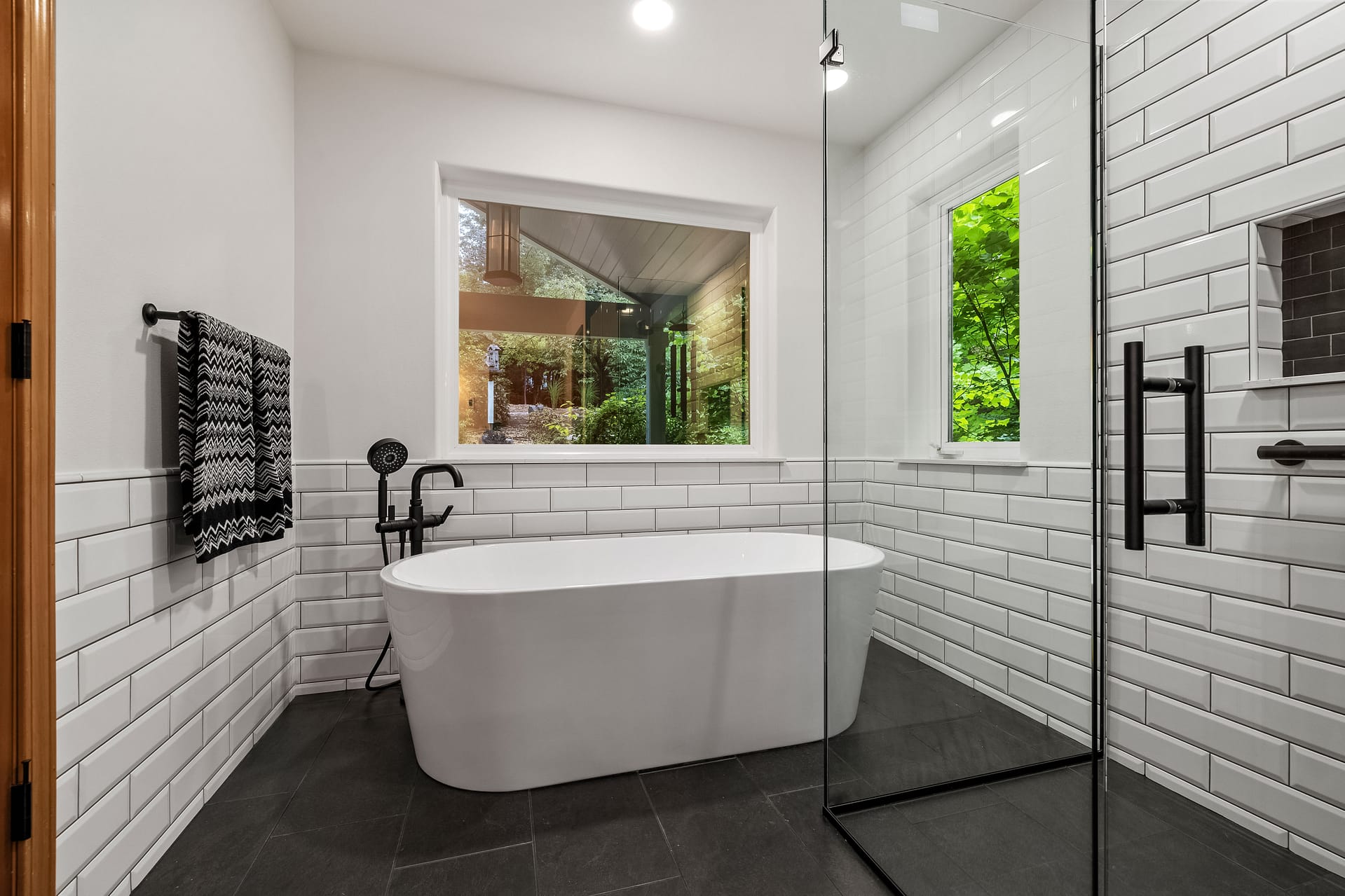 Free standing tub, isolated tub