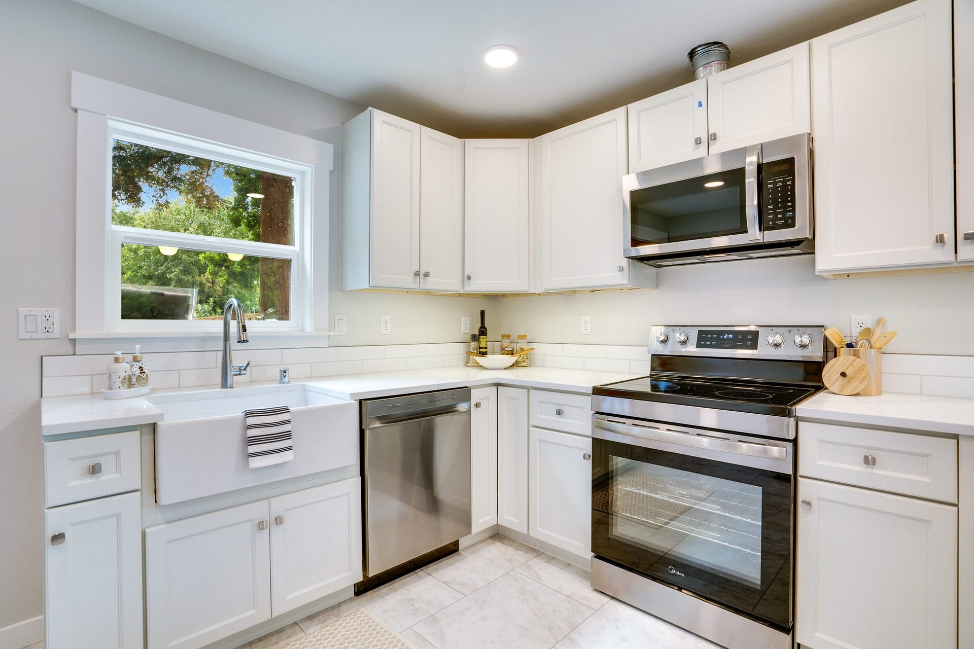 Tacoma Craftsman Remodel Stove